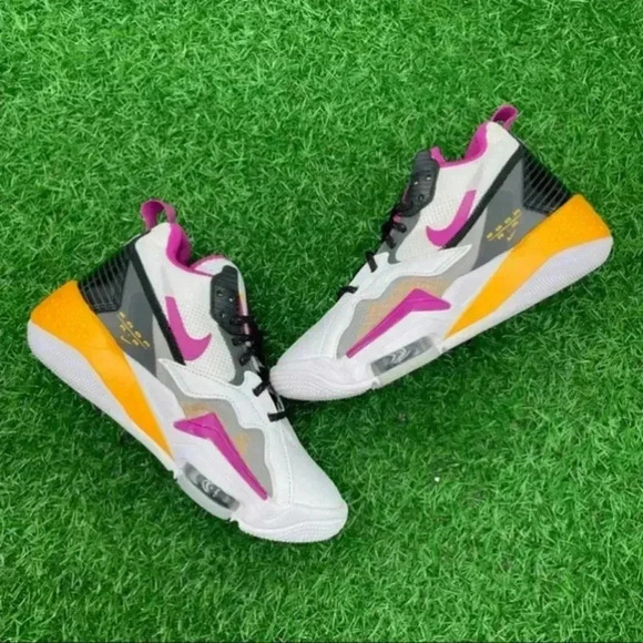 Nike Wmns Jordan Zoom ‘92 - Picture 3 of 6